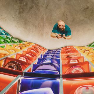 Le mur d’iMac G3 à l’Apple Museum.